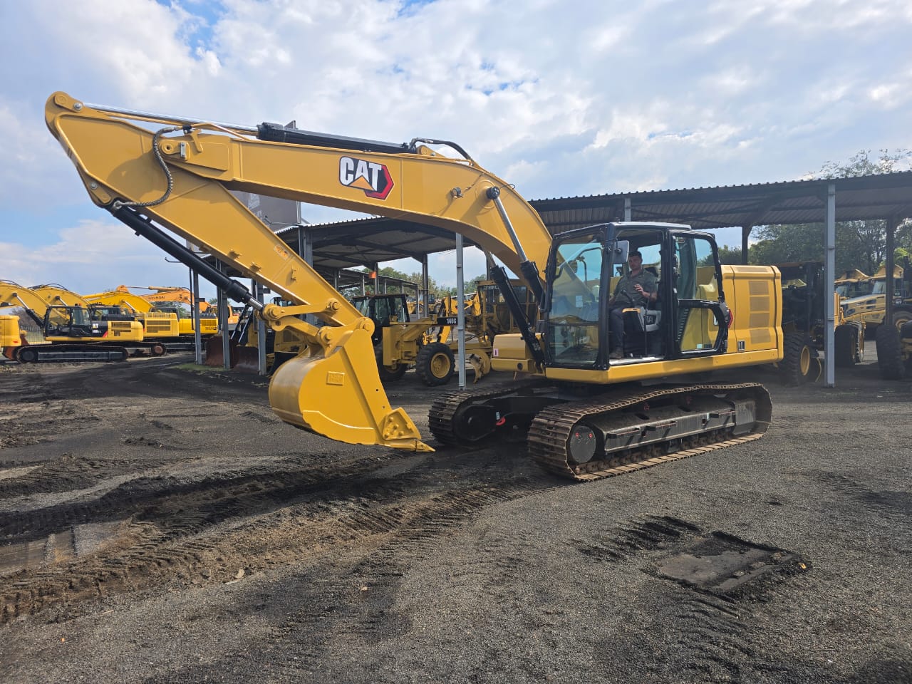 Caterpillar 320 Hydraulic Excavator